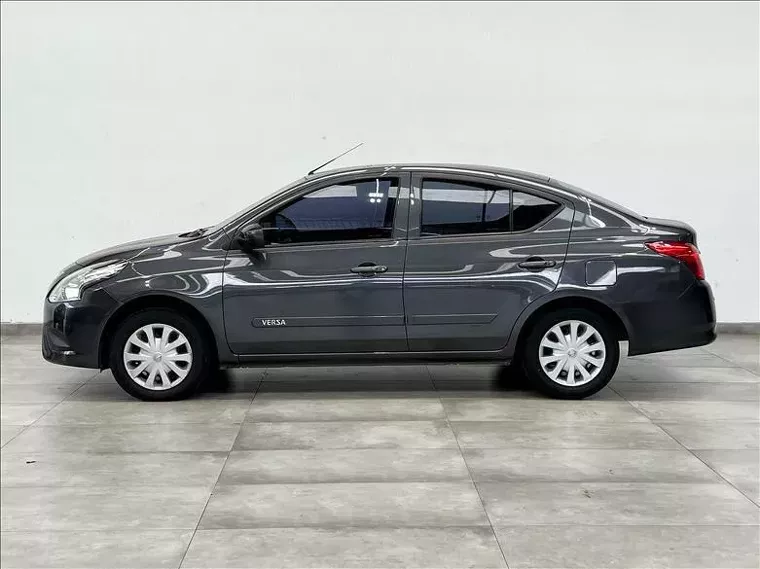 Nissan Versa Cinza 6