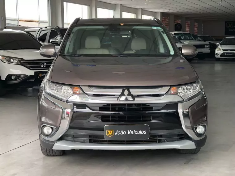 Mitsubishi Outlander Marrom 13