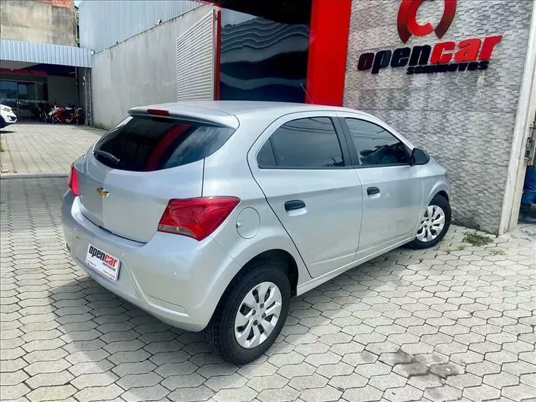 Chevrolet Onix Prata 2