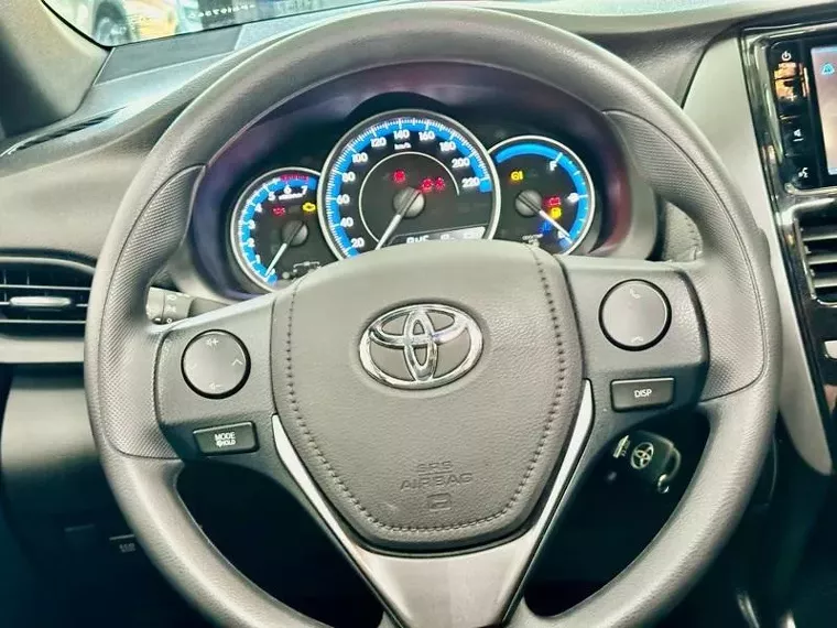 Toyota Yaris Cinza 18