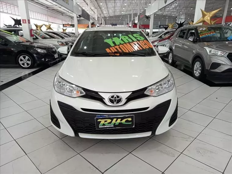 Toyota Yaris Branco 1