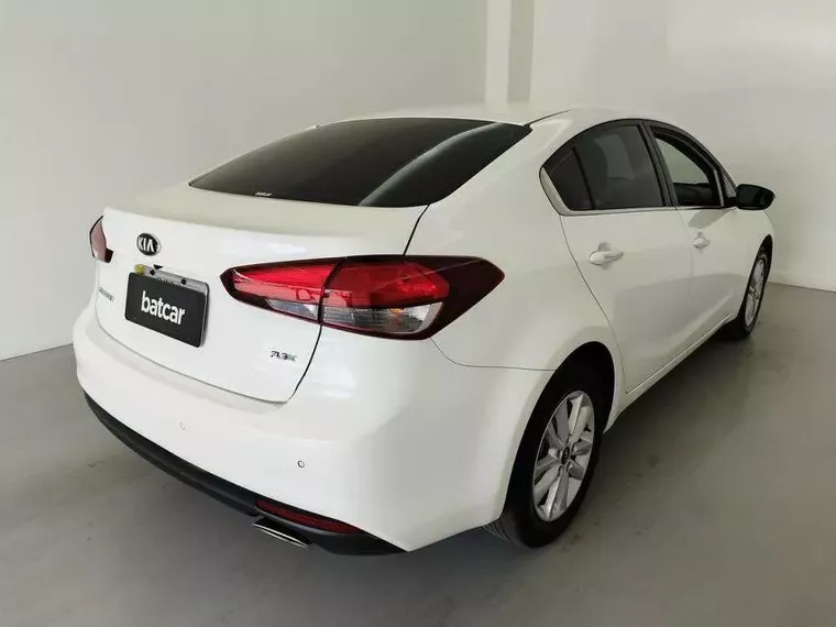 KIA Cerato Branco 16