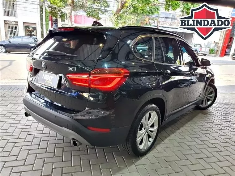 BMW X1 Preto 10