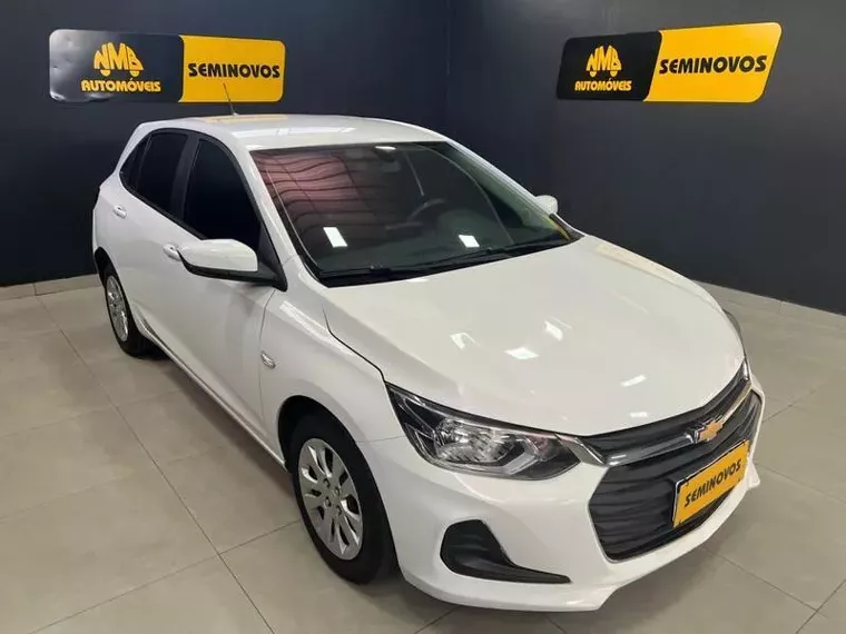 Chevrolet Onix Branco 9