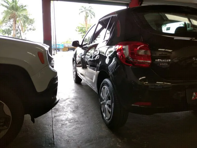 Renault Sandero Preto 12