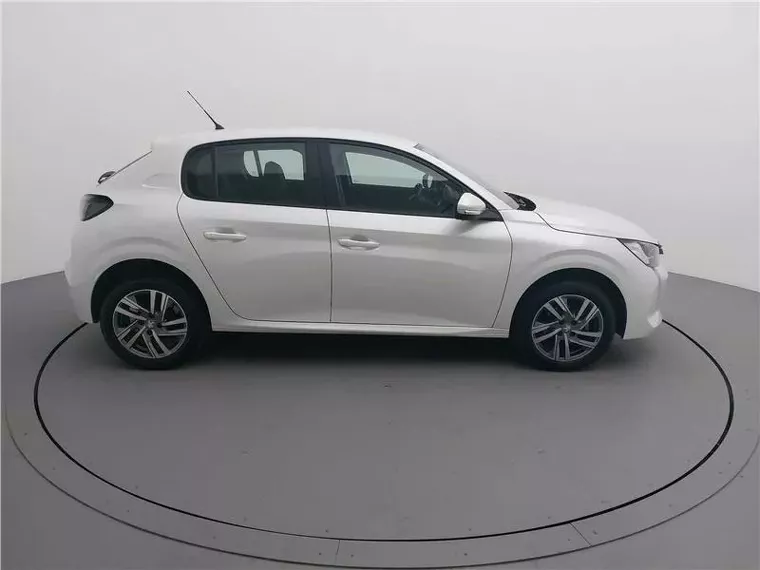 Peugeot 208 Branco 17