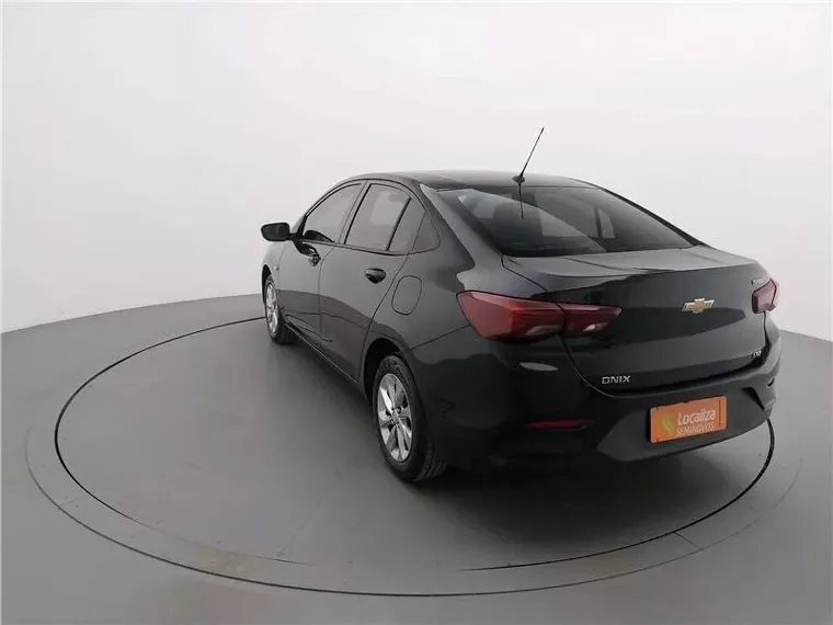 Chevrolet Onix Preto 4