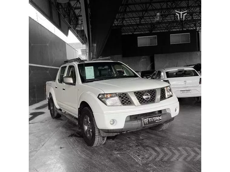 Nissan Frontier Branco 1