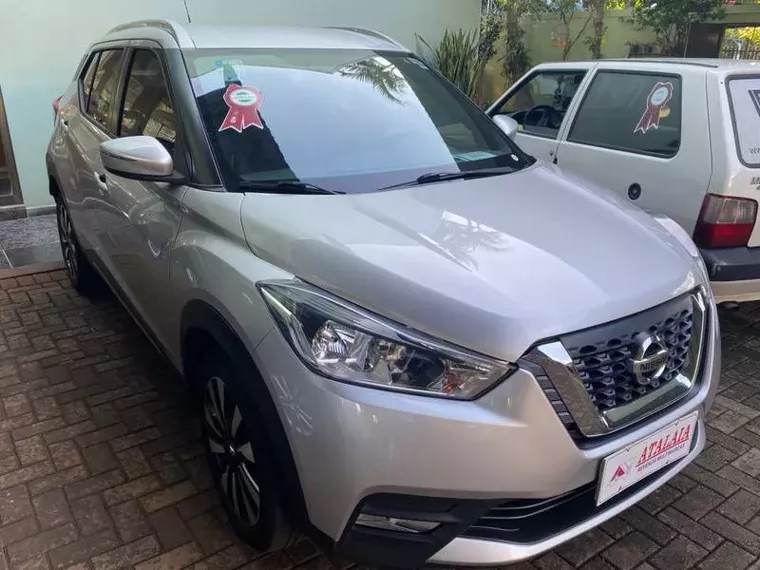 Nissan Kicks Prata 10