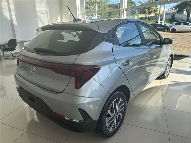 Hyundai HB20 Prata 14