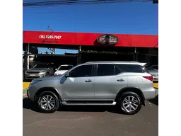 Toyota Hilux SW4