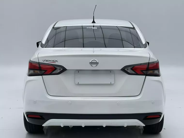 Nissan Versa Branco 2