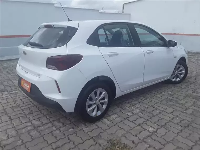 Chevrolet Onix Branco 9