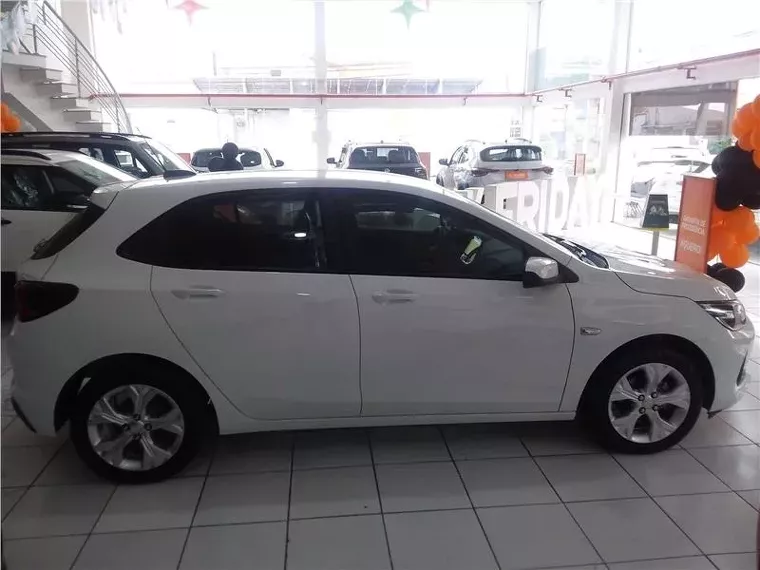 Chevrolet Onix Branco 6