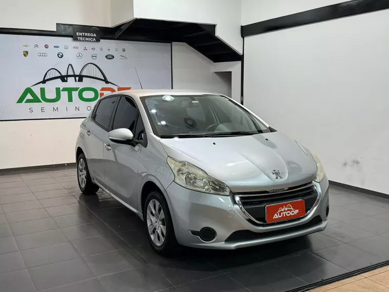 Peugeot 208 Prata 5