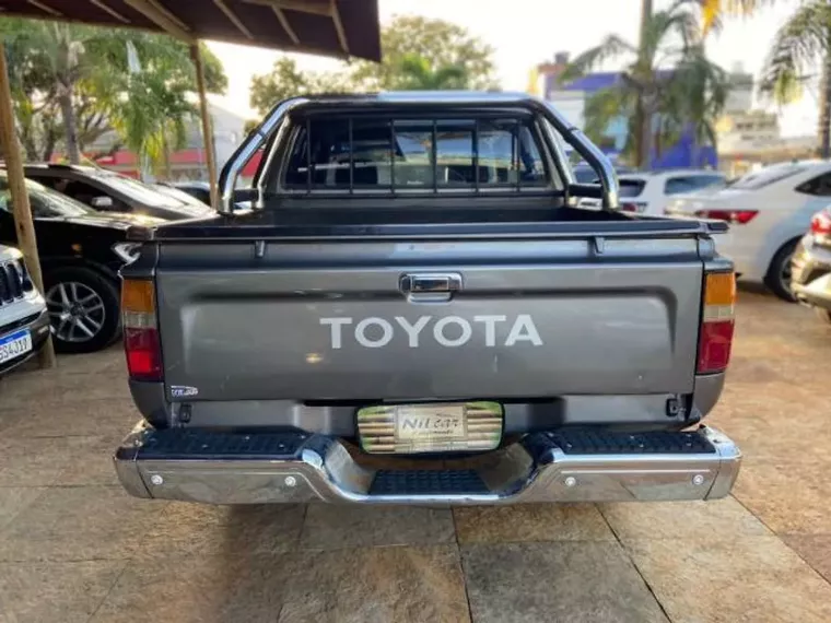 Toyota Hilux Prata 9