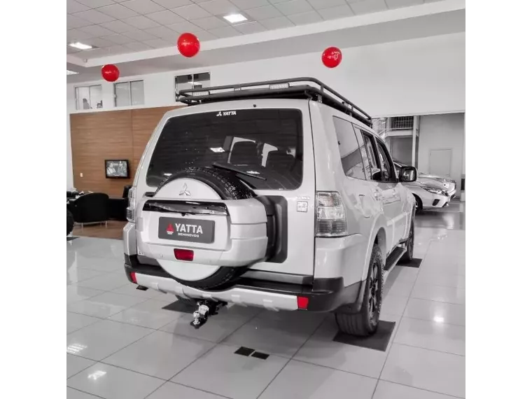 Mitsubishi Pajero Full Prata 2