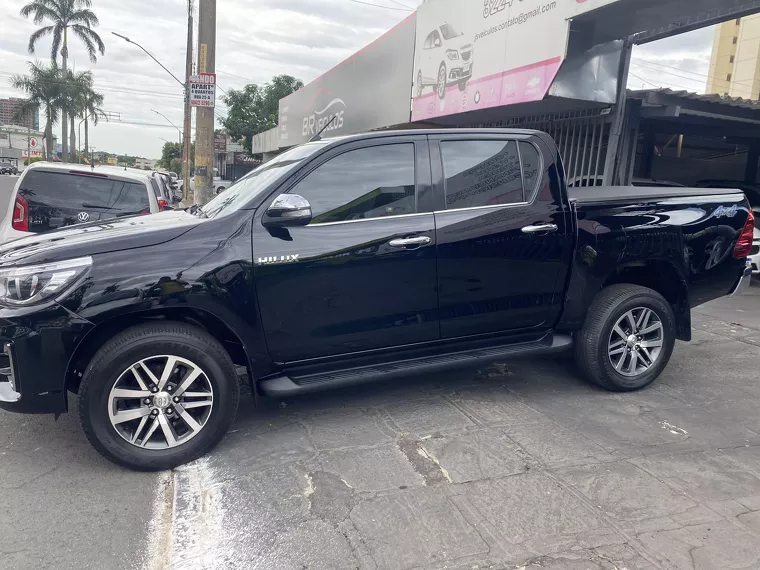 Toyota Hilux Preto 18