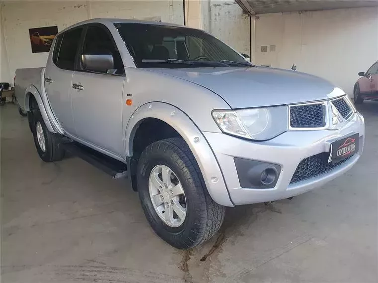 Mitsubishi L200 Prata 3