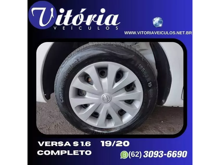 Nissan Versa Branco 3