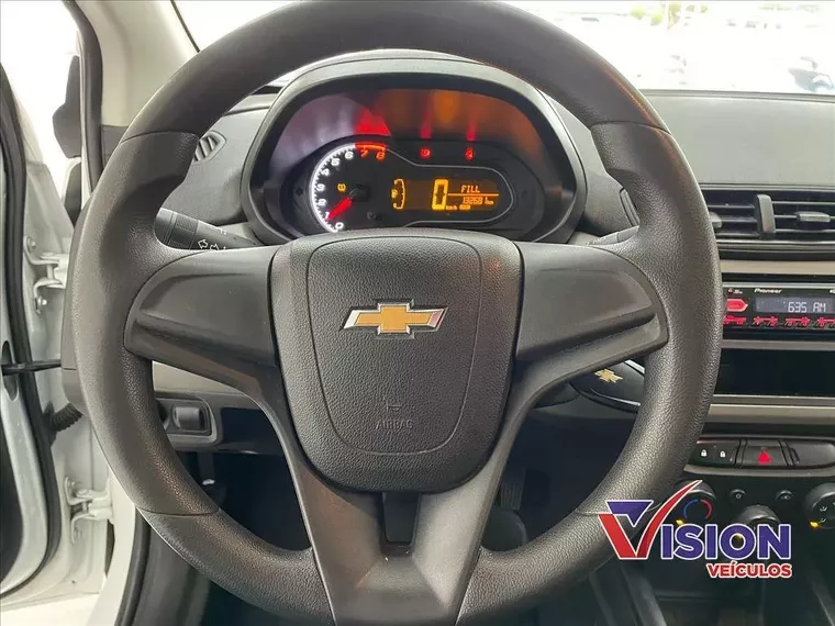 Chevrolet Onix Branco 10