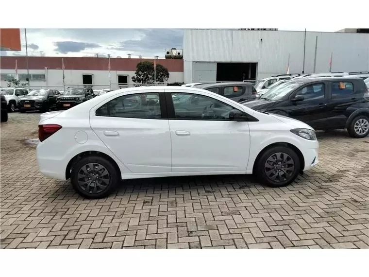 Chevrolet Onix Branco 10