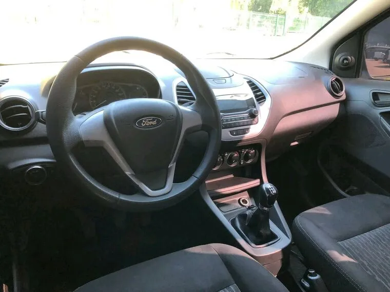 Ford KA Preto 13