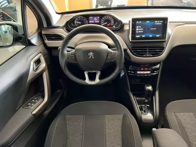 Peugeot 208 Branco 5