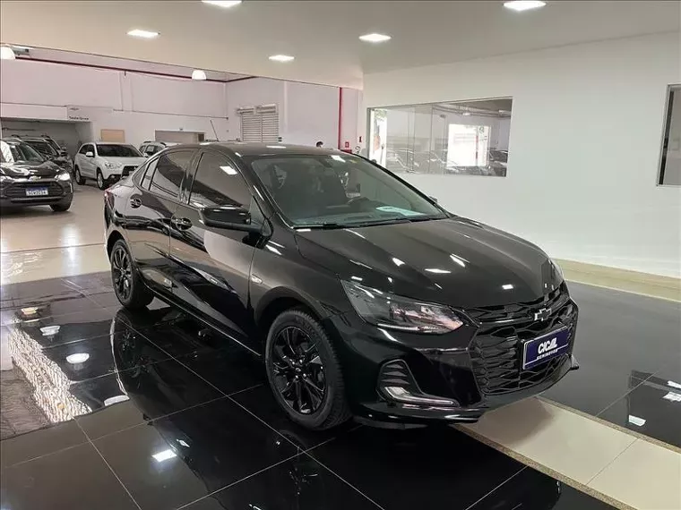 Chevrolet Onix Preto 9