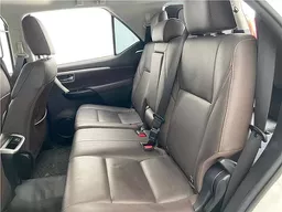 Toyota Hilux SW4