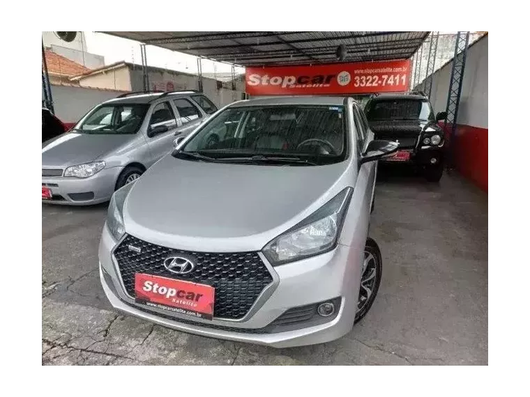 Hyundai HB20 Prata 4