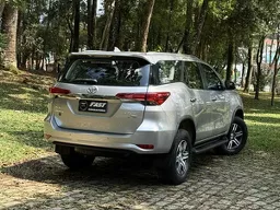 Toyota Hilux SW4