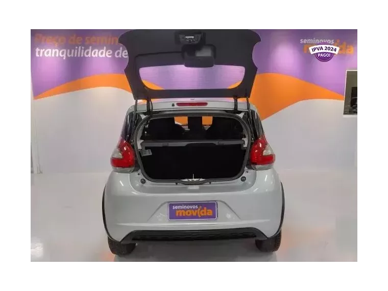 Fiat Mobi Prata 4