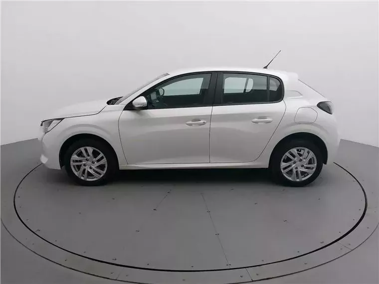 Peugeot 208 Branco 15