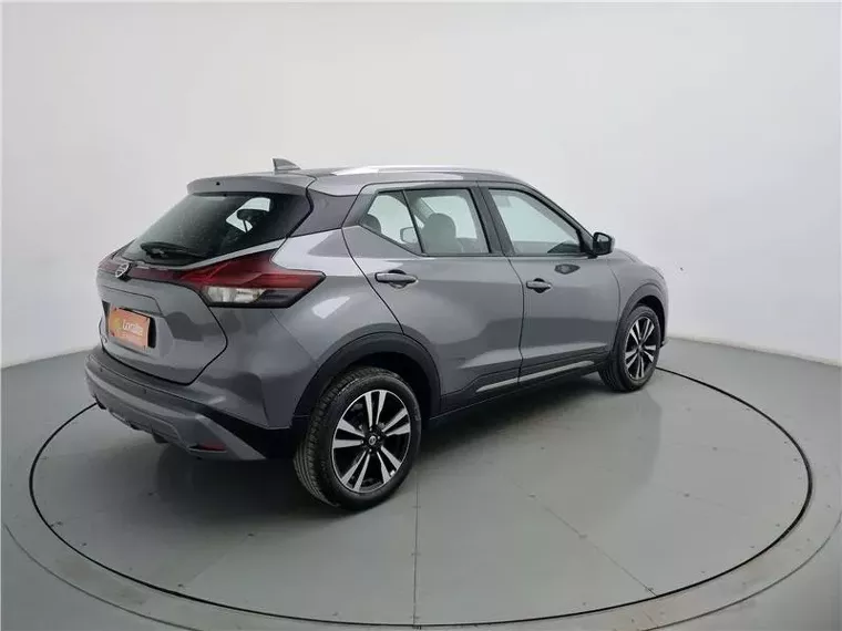 Nissan Kicks Cinza 16