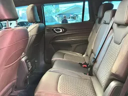Jeep Commander