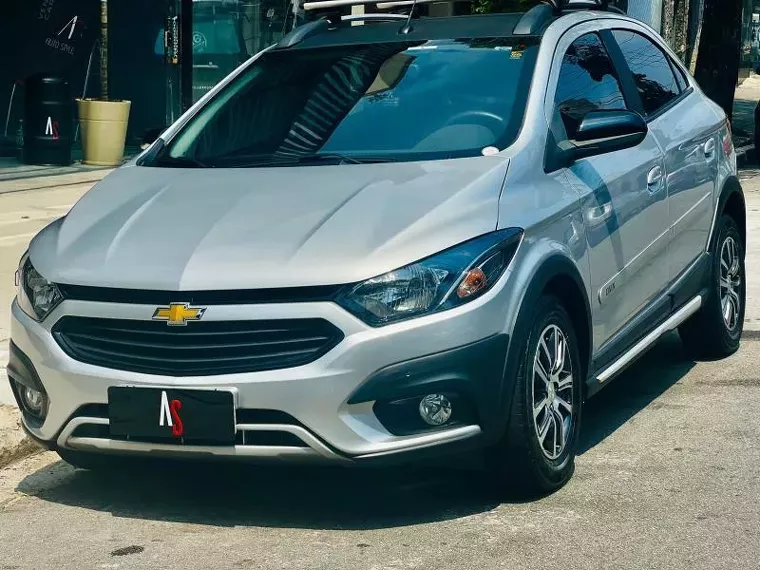 Chevrolet Onix Prata 2