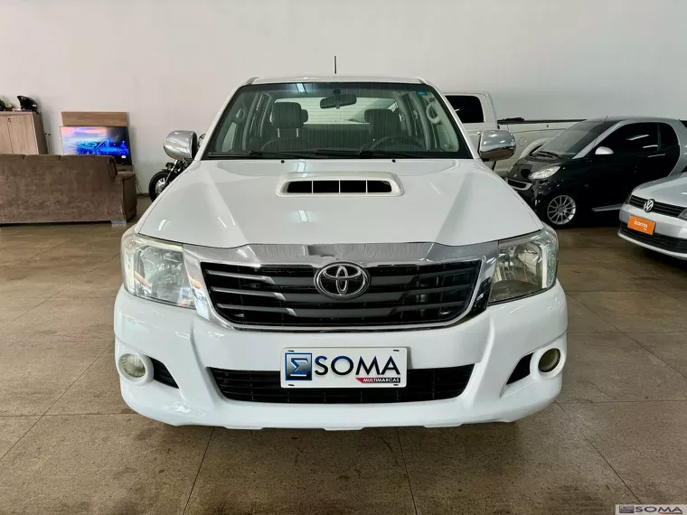 Toyota Hilux Branco 1