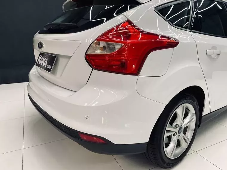 Ford Focus Branco 12