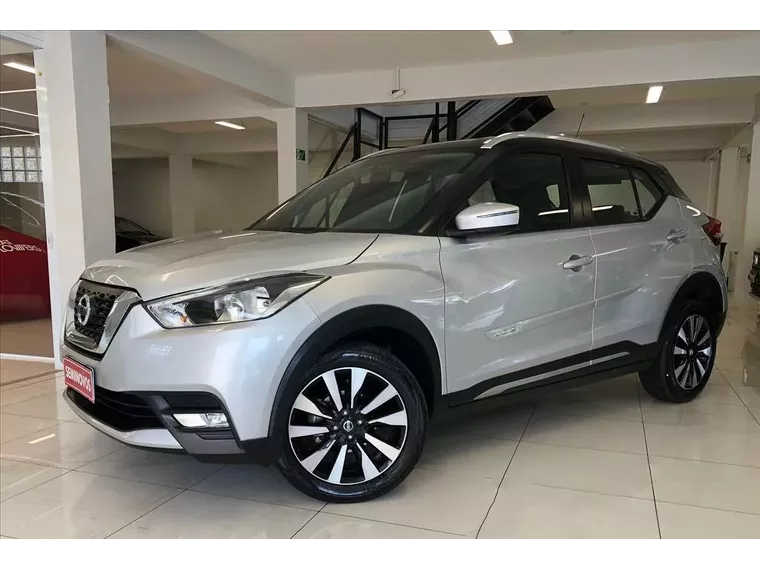 Nissan Kicks Prata 10