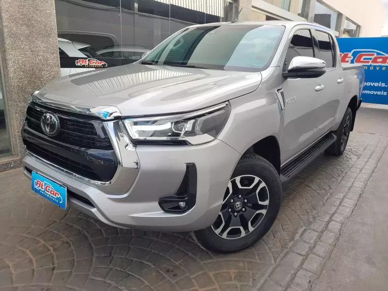 Toyota Hilux Prata 1