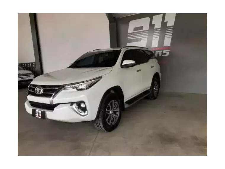 Toyota Hilux SW4 Branco 1