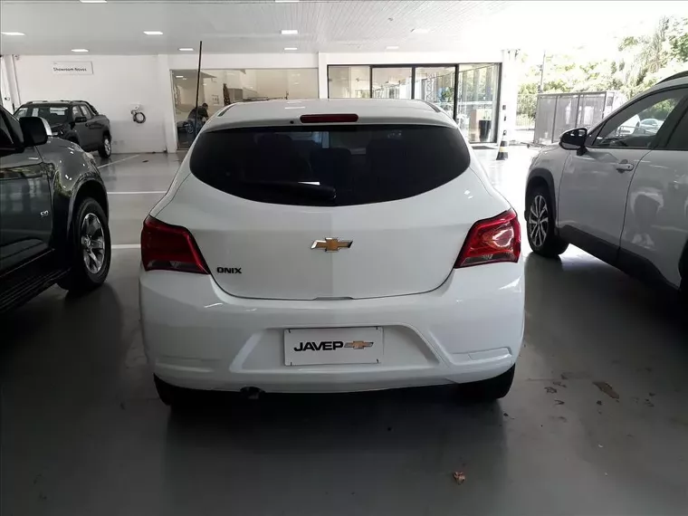 Chevrolet Onix Branco 2