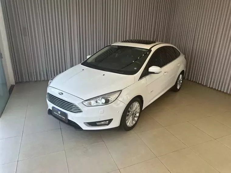 Ford Focus Branco 16