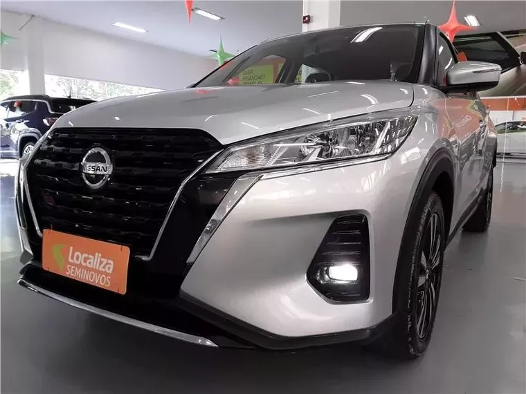 Nissan Kicks Prata 11