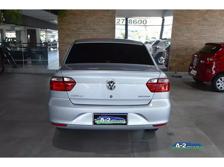 Volkswagen Voyage Prata 2