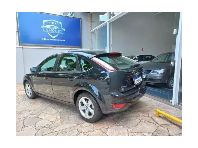 Ford Focus Preto 8