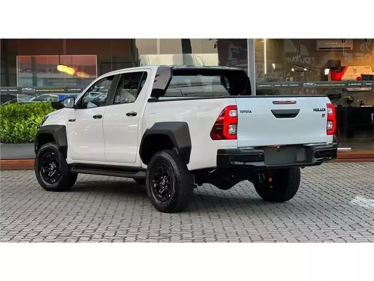 Toyota Hilux Branco 12