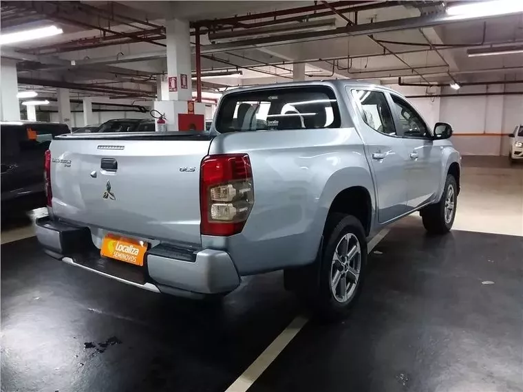 Mitsubishi L200 Triton Prata 13