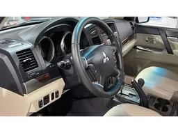 Mitsubishi Pajero Full